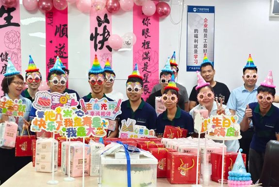 ¡Una maravillosa celebración de cumpleaños para los miembros del equipo de ANKE!